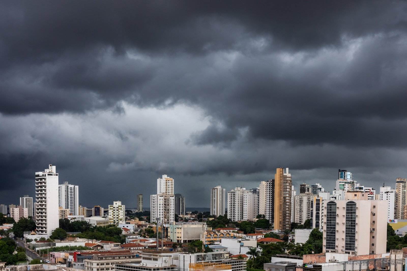 Defesa Civil registra seis ocorrências após chuva intensa em Cuiabá
