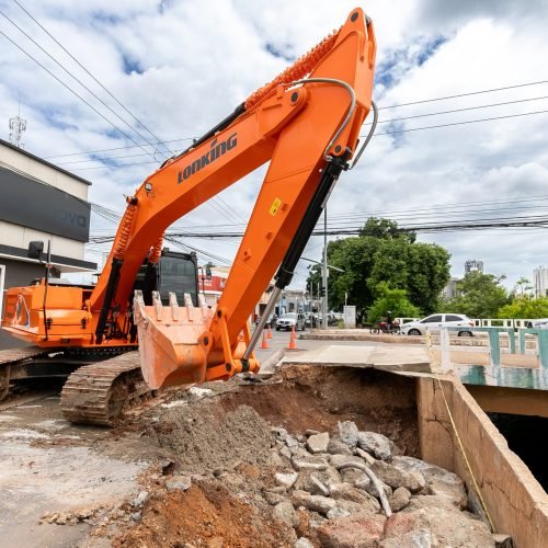 Trecho de Av. Tancredo Neves está interditado para obras de contenção da ponte do Barbado