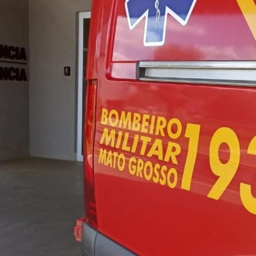 Corpo de Bombeiros socorre passageiros após ônibus sair da pista na BR-163